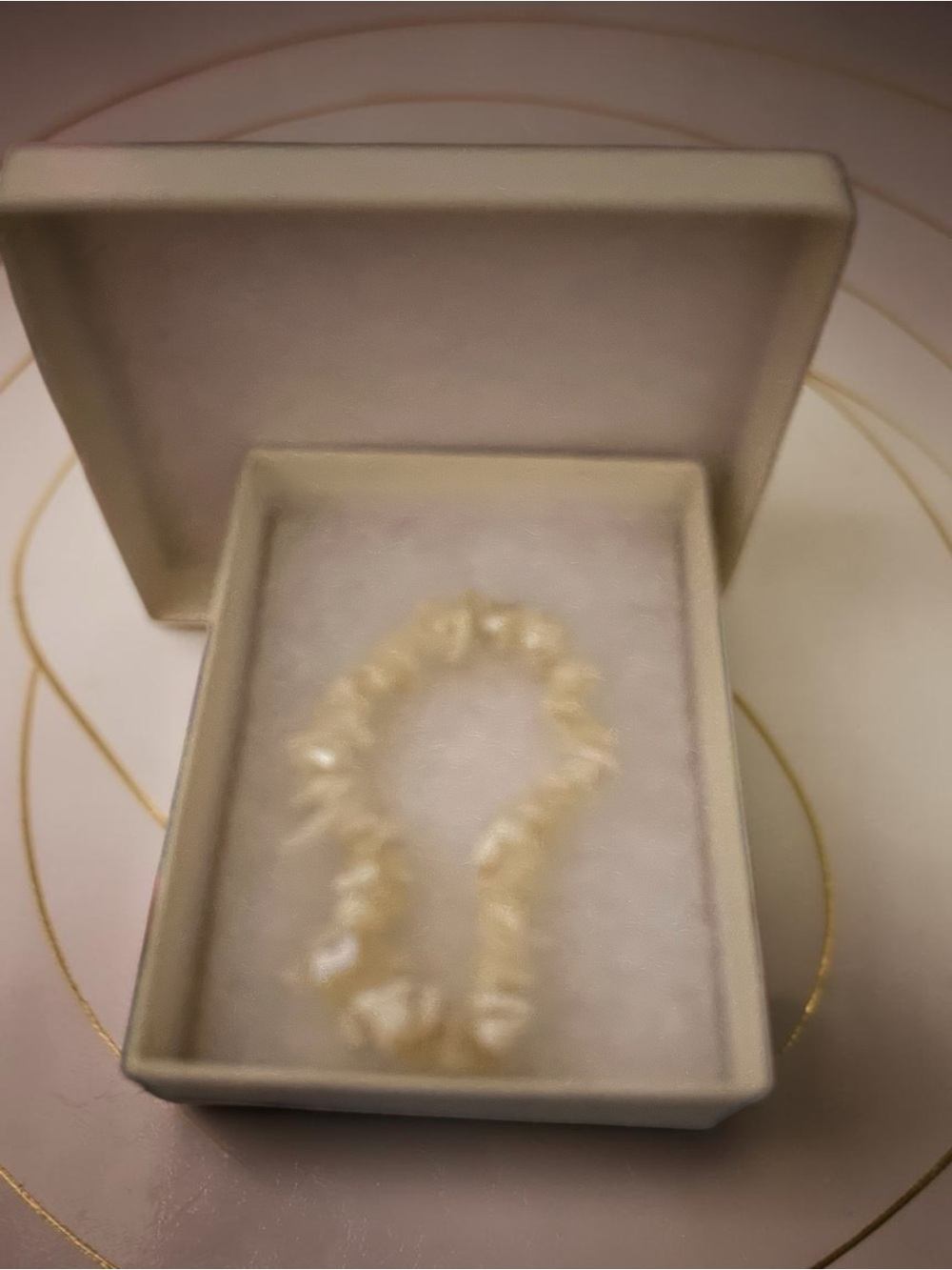 Freshwater Pearl Chip Bracelet in Cream - Brand Unknown